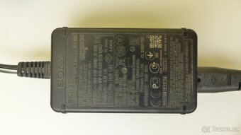 Nabíječka Sony AC-L200C - 3