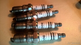 Zapalovací svíčky Bosch SuperPlus 7979/HR9DCX/0242225643 - 3