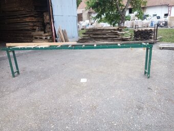zkracovací pneumatická pila TOS s dopravnikem - 3
