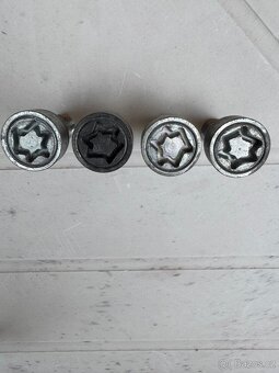 Bezpečnostní šrouby kol originál Škoda ND - 3
