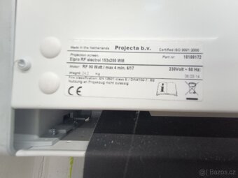 Navíjecí projekční plátno PROJECTA - 3