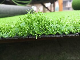Umělý travní koberec, trávník - nové ořezy z výroby - 3