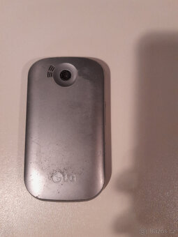 Mobilní telefon LG c360 - pro sběratele - 3