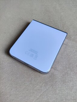 Samsung Galaxy Z Flip 4 - 3
