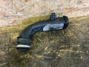 HADICE PŘÍVODU VZDUCHU BMW F11/F10 3.0D 371 7810770 - 3