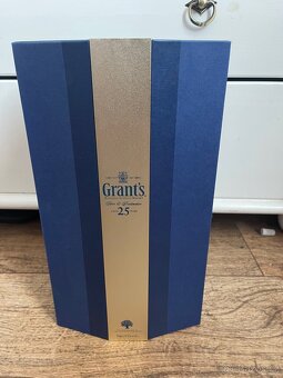 Whisky Grants 25 let - 3