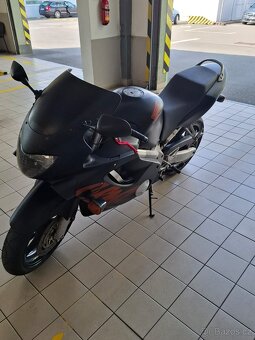 Honda CBR 600F - 3