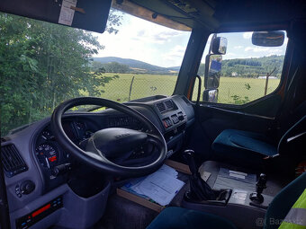 DAF - skříňová nástavba s hydraulickým čelem - 3