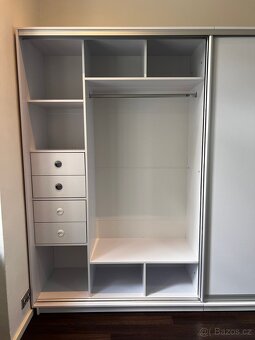 Šatní skříň - 3