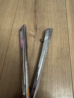 pruhy předního křídla Gaz 21 Volha - 3