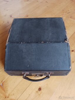 2 x PŘEDVÁLEČNÉ PSACÍ STROJE s kufříky+páska navíc - 3