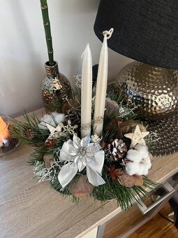 Vánoční svícen s konickou svíčkou na prodej - 3