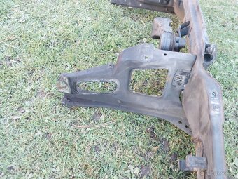 BMW e32 chladičovka - 3