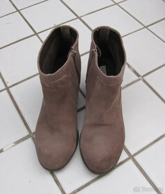 Hnědé kotníkové boty - 3