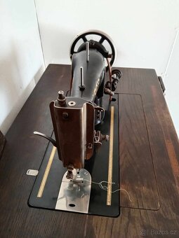 Starý šlapací stroj Lada. 50 léta - 3