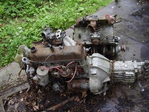 Prodám dva motory UAZ 469 a dva Volha 24 kolem roku 75 - 3