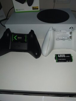 Xbox series S+2 ovladače+ nabíjecí stanice - 3