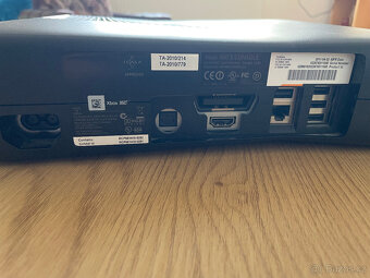 Xbox 360 Slim + 2 ovladače + 3 hry + příslušenství - 3