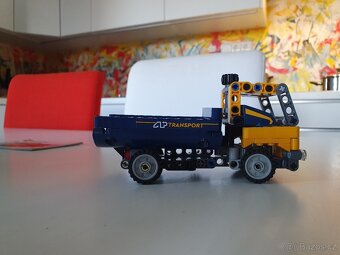 LEGO Technic 42147 Nákladní auto se skládacím vozíkem (177 d - 3