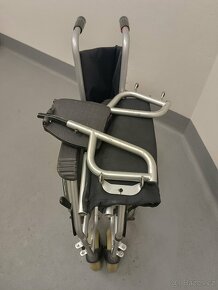 Mechanický invalidní vozík. - 3