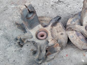 Škoda Fabia 1 junior pravá těhlice malý průměr poloosy - 3