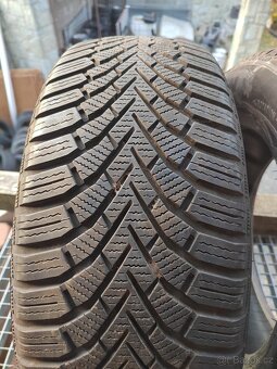 Prodám 2ks zánovní zimních pneu 205/60/15 Sailun Ice Blazer - 3