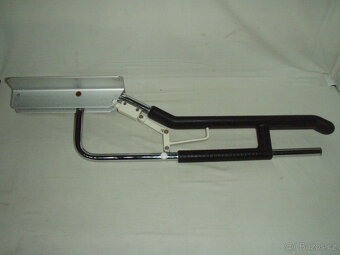 SKLÁPĚCÍ MADLO K WC - PRO INVALIDY - 3