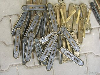STARÉ MOSAZNÉ KLIČKY DO OKEN-kus 270Kč - 3