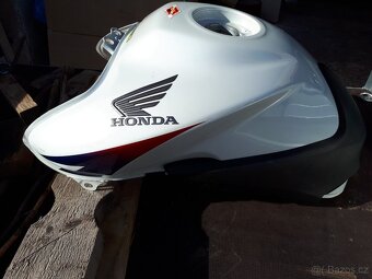 Nádrž honda cb1000r - 3
