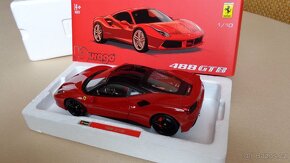 Ferrari 488 GTB červená/černá 1:18 Bburago Signature - 3