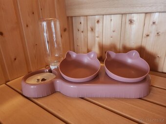 Prodám mističky pro kočky s napajedlem 2ks - 3