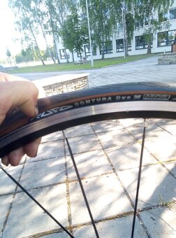 Přední kolo Mavic aksium 622x17c; plášt Tufo comptura duo 25 - 3