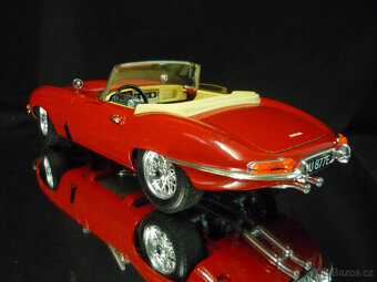 Jaguar E Type Cabriolet červený Bburago 1/18 - 3