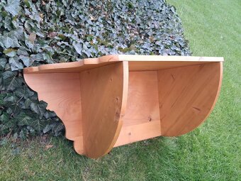 Vyřezávané police - 3