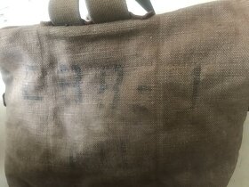 starý batoh 52cm x 42cm asi usárna nevim-více v inzerátu - 3