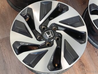 5x114,3 Honda Civic X 7Jx16 ET45 č.16070A alu disky - 3