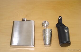 Placatka s trychtýřem, 4 poháry v pouzdře. - 3