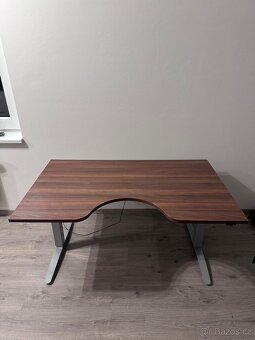 ELEKTRICKY VÝŠKOVĚ NASTAVITELNÝ STŮL - 3