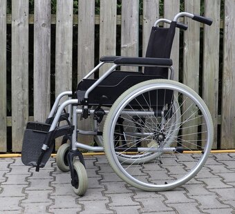045-Mechanický invalidní vozík Meyra. - 3