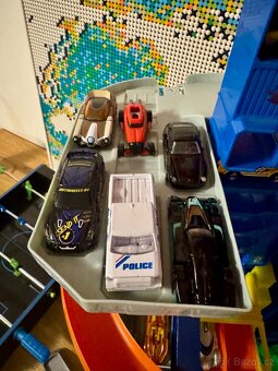 HOT WHEELS CITY T-REX MEGA GARÁŽ + 50 autíček - 3