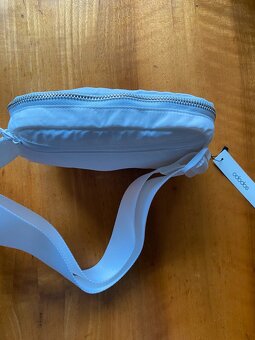 Lehoučká promyšlená kabelka taška crossbody ledvinka Ododos - 3