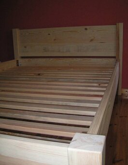 Nová masivní dřevěná postel z borovicového dřeva - 3