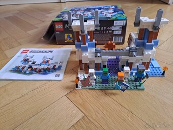 Lego Minecraft 21186 Ledový zámek - 3