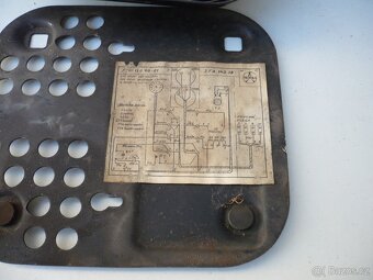 starý telefon TESLA - 3