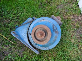 Historický elektromotor s napínákem - 3