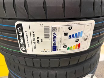 225 / 35 /19 Continental NOVÉ - 3
