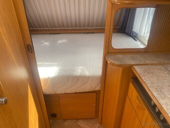 LMC Luxus 475 / PEVNÁ POSTEL 100 km/h - 3