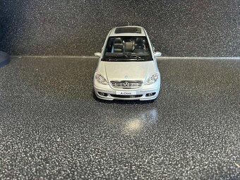 Mercedes Benz A W169 1:18 - 3
