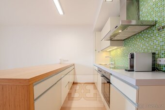 Prostorný byt 2+kk, 52m2 s balkonem a garážovým stáním – Záb - 3