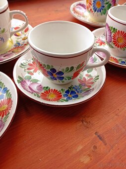 Prodám 2 sady malovaných hrnečků s podšálky - 3